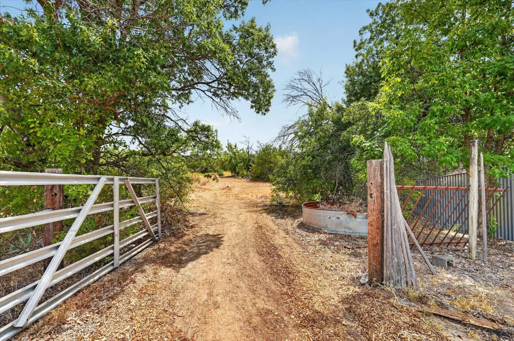 460 Valley View Drive Azle, TX 76020