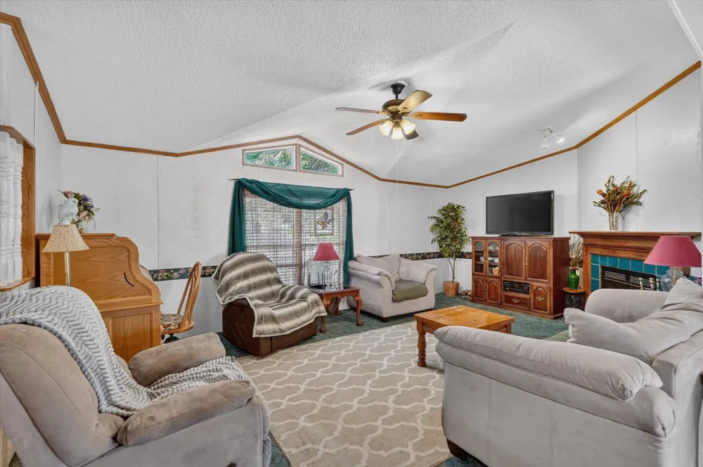 460 Valley View Drive Azle, TX 76020