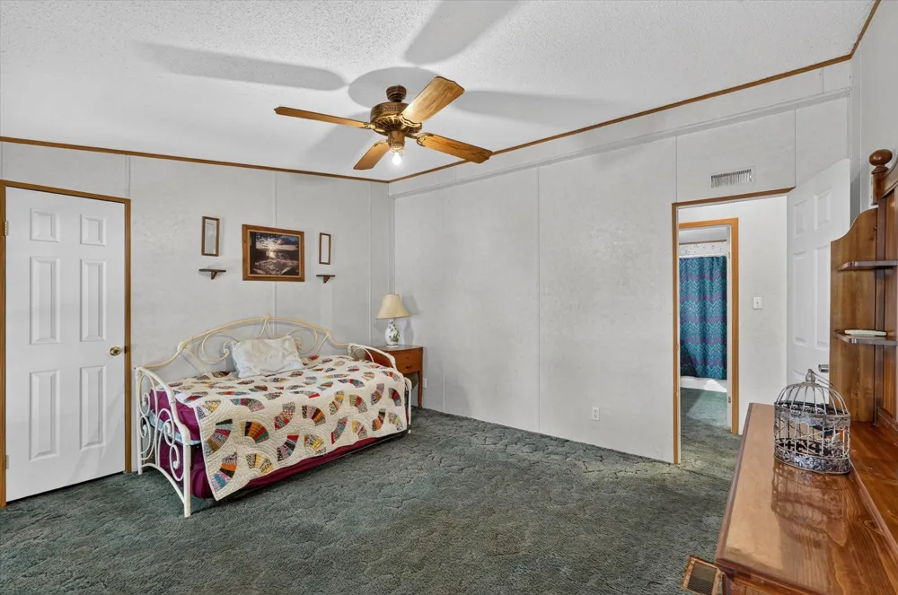 460 Valley View Drive Azle, TX 76020