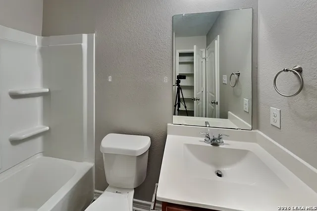 1519 Overlook Bank San Antonio, TX 78245