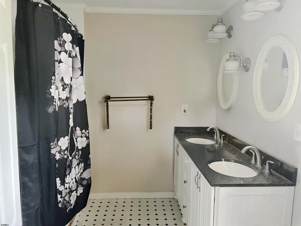6 Locust Ave Northfield, NJ 08225