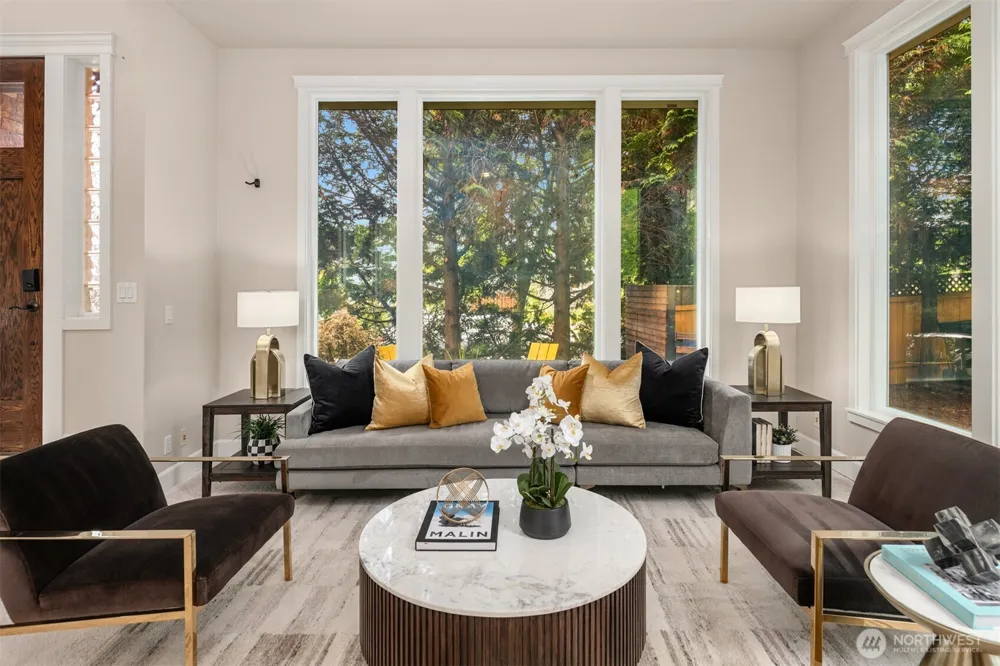 4600 Green Lake Way Seattle, WA 98103