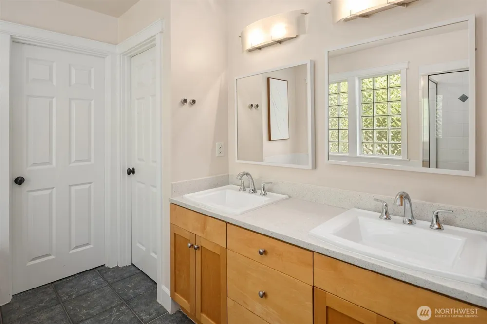 4600 Green Lake Way Seattle, WA 98103