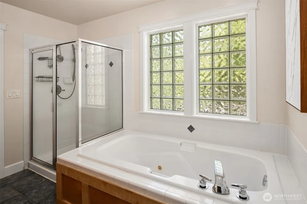 4600 Green Lake Way Seattle, WA 98103