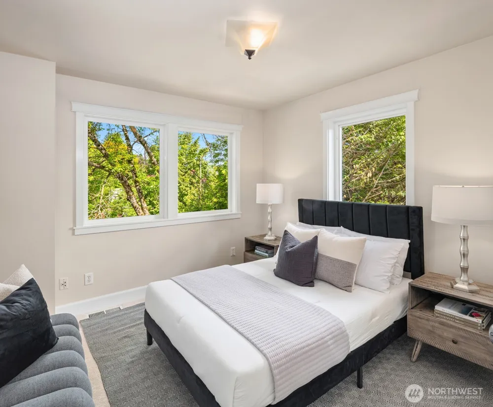 4600 Green Lake Way Seattle, WA 98103