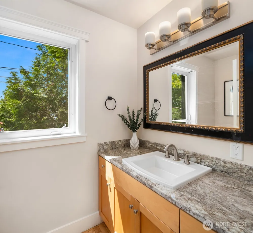 4600 Green Lake Way Seattle, WA 98103