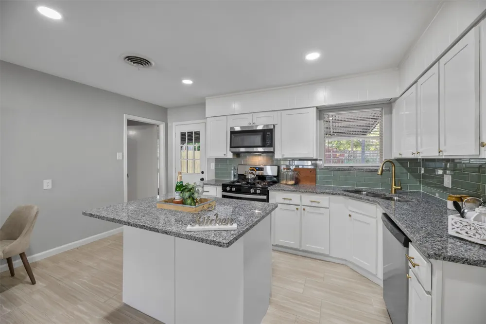 414 Freestone Drive Euless, TX 76039