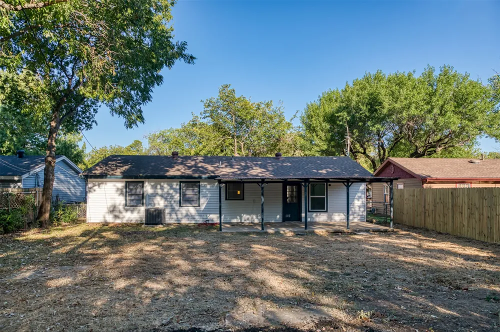 414 Freestone Drive Euless, TX 76039