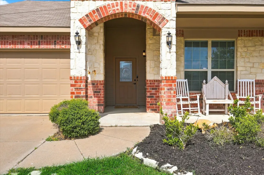 2113 Danibelle Drive Heartland, TX 75126