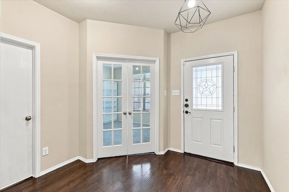 2113 Danibelle Drive Heartland, TX 75126