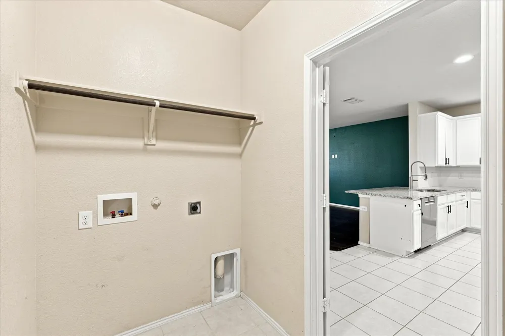 2113 Danibelle Drive Heartland, TX 75126