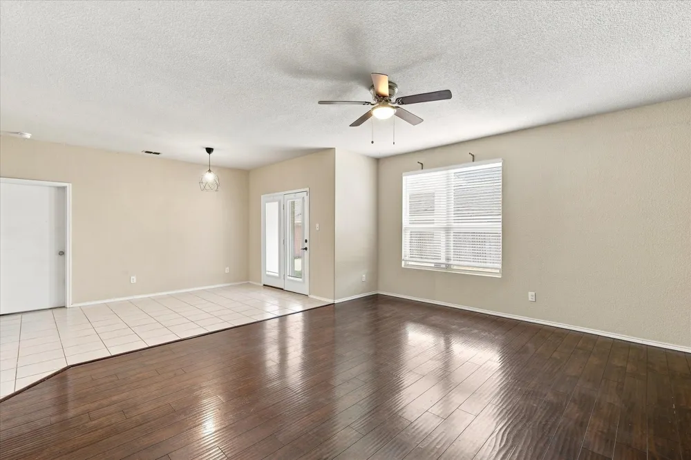 2113 Danibelle Drive Heartland, TX 75126