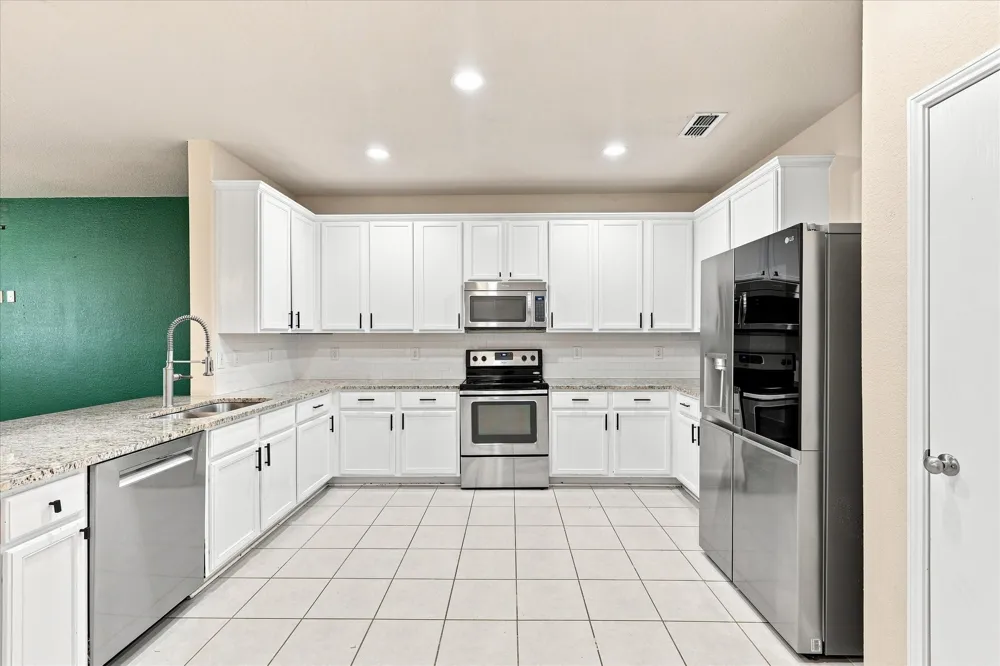 2113 Danibelle Drive Heartland, TX 75126