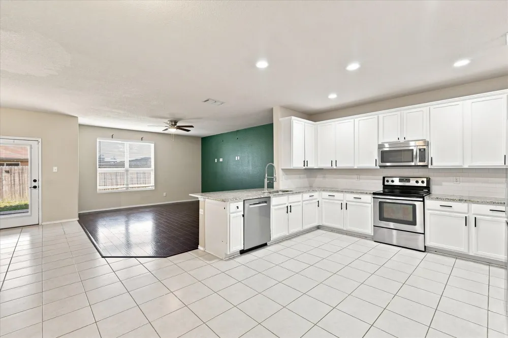 2113 Danibelle Drive Heartland, TX 75126