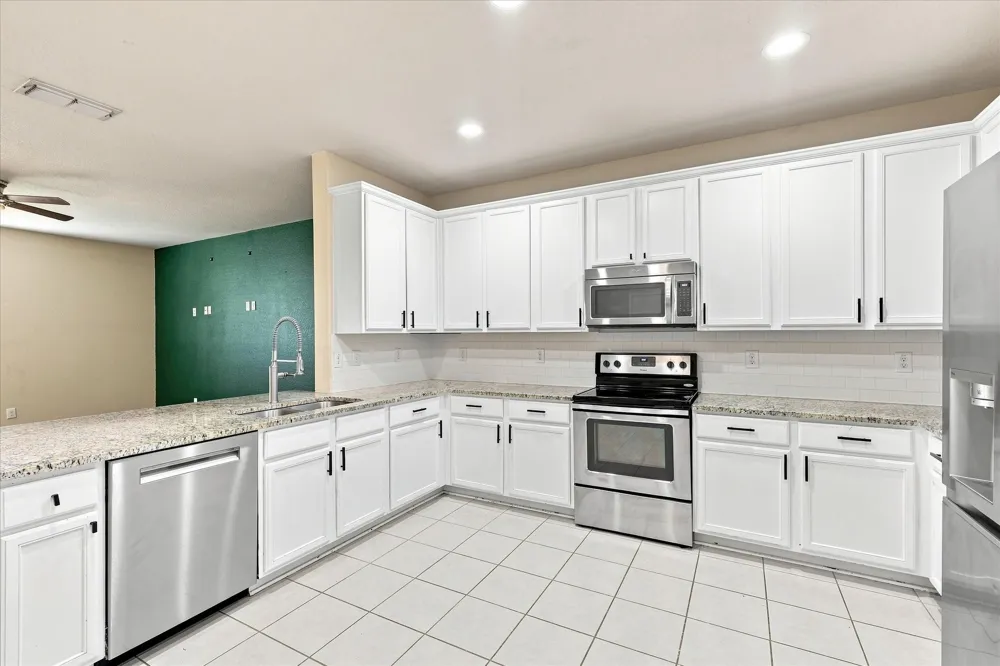2113 Danibelle Drive Heartland, TX 75126