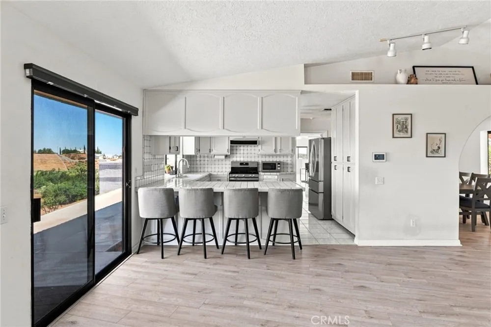 8384 Highland Court Oak Hills, CA 92344