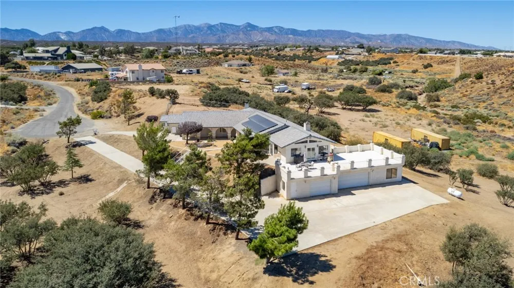 8384 Highland Court Oak Hills, CA 92344