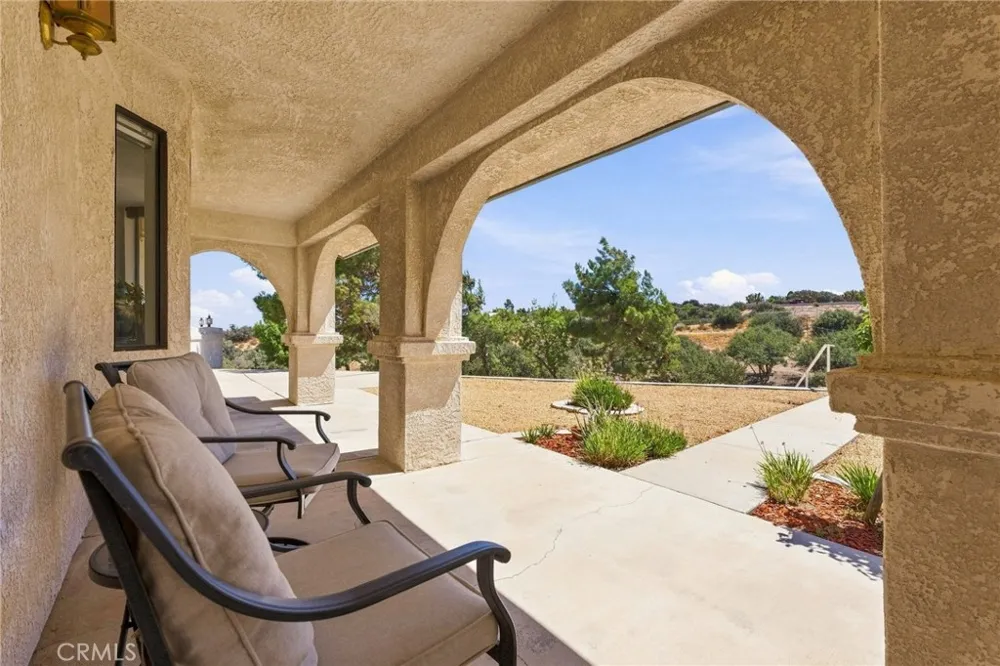 8384 Highland Court Oak Hills, CA 92344