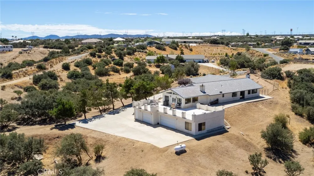 8384 Highland Court Oak Hills, CA 92344