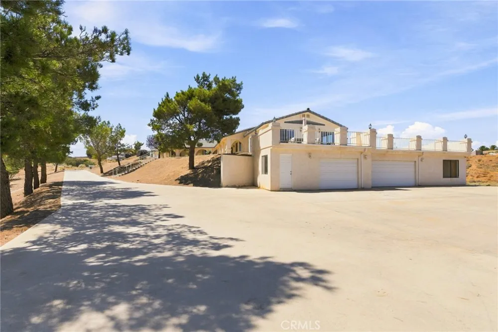 8384 Highland Court Oak Hills, CA 92344