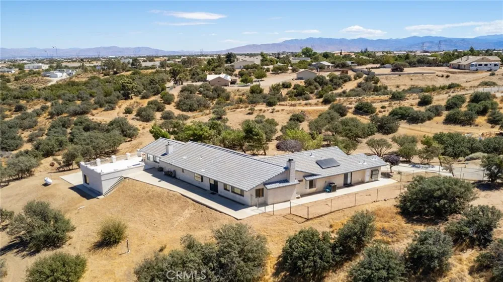 8384 Highland Court Oak Hills, CA 92344