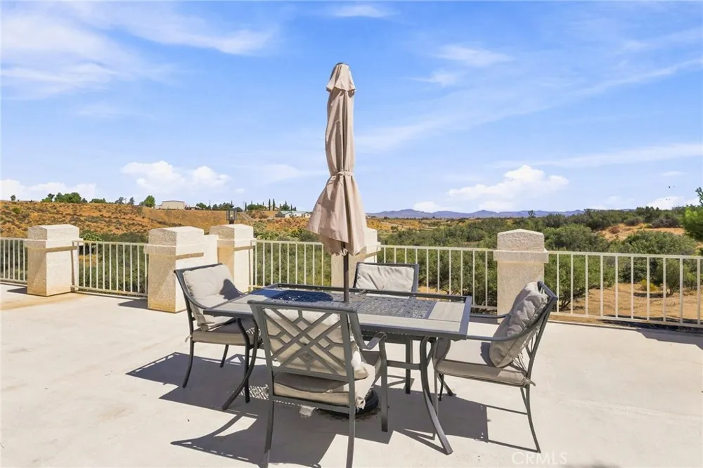 8384 Highland Court Oak Hills, CA 92344