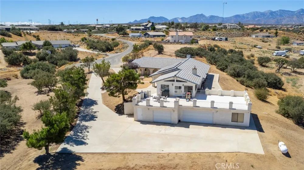 8384 Highland Court Oak Hills, CA 92344