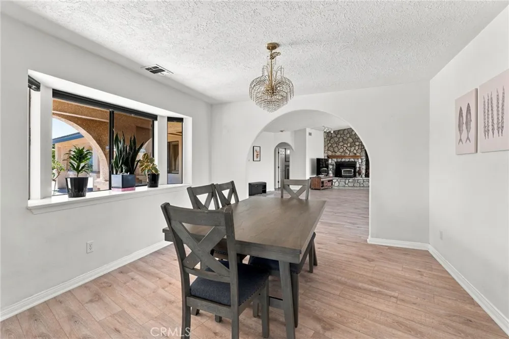 8384 Highland Court Oak Hills, CA 92344