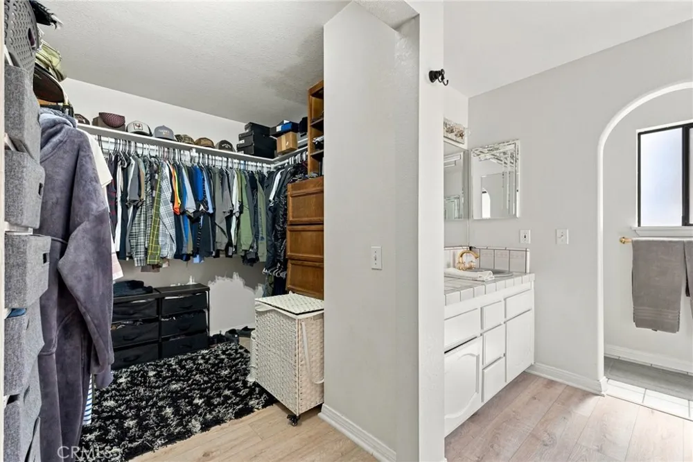 8384 Highland Court Oak Hills, CA 92344