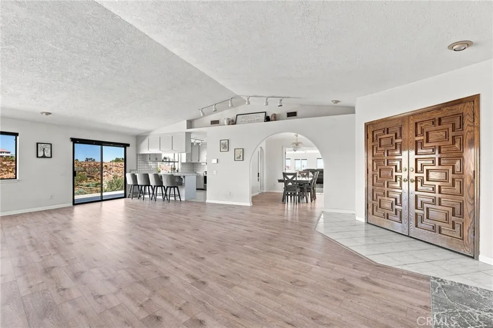 8384 Highland Court Oak Hills, CA 92344