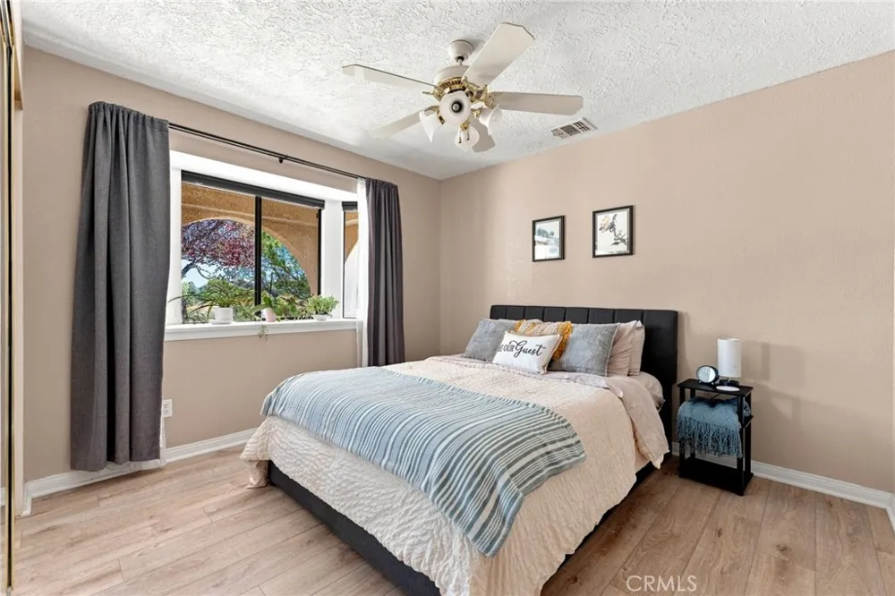 8384 Highland Court Oak Hills, CA 92344