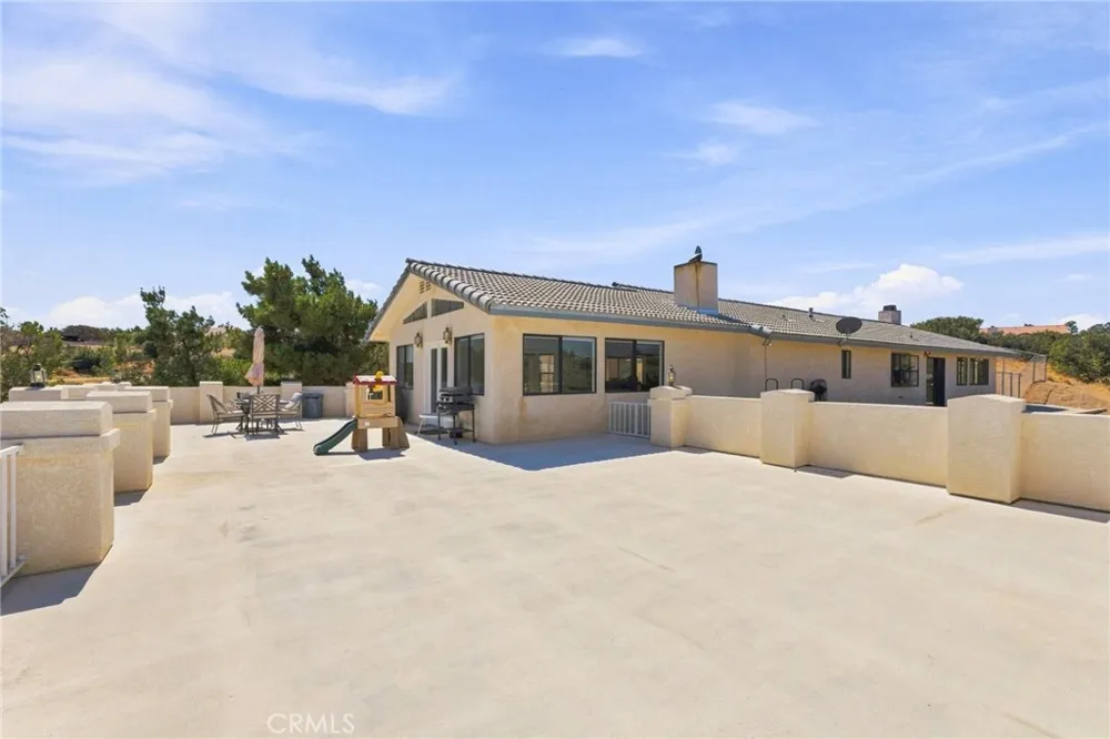8384 Highland Court Oak Hills, CA 92344