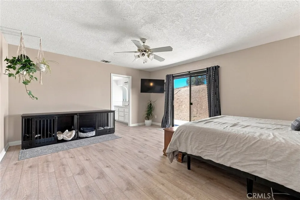 8384 Highland Court Oak Hills, CA 92344