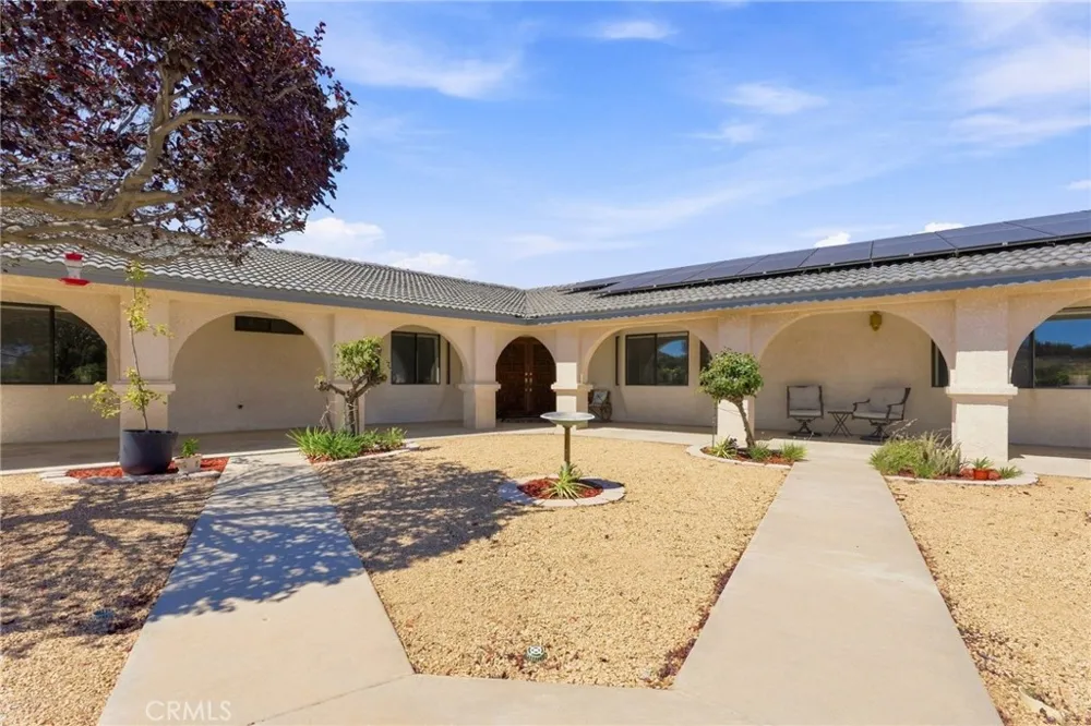 8384 Highland Court Oak Hills, CA 92344