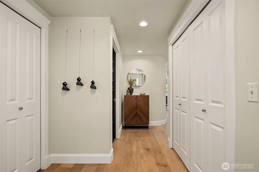 2334 Thorndyke Avenue W #301 Seattle, WA 98199