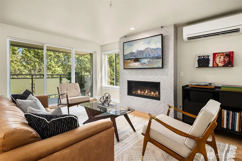 2334 Thorndyke Avenue W #301 Seattle, WA 98199