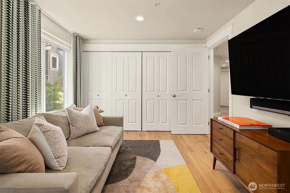 2334 Thorndyke Avenue W #301 Seattle, WA 98199