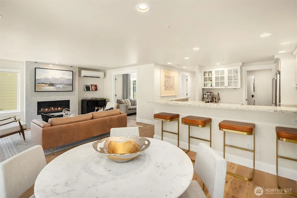 2334 Thorndyke Avenue W #301 Seattle, WA 98199