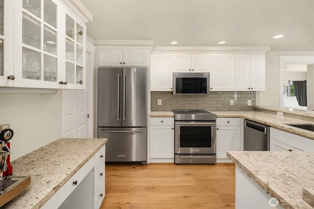 2334 Thorndyke Avenue W #301 Seattle, WA 98199