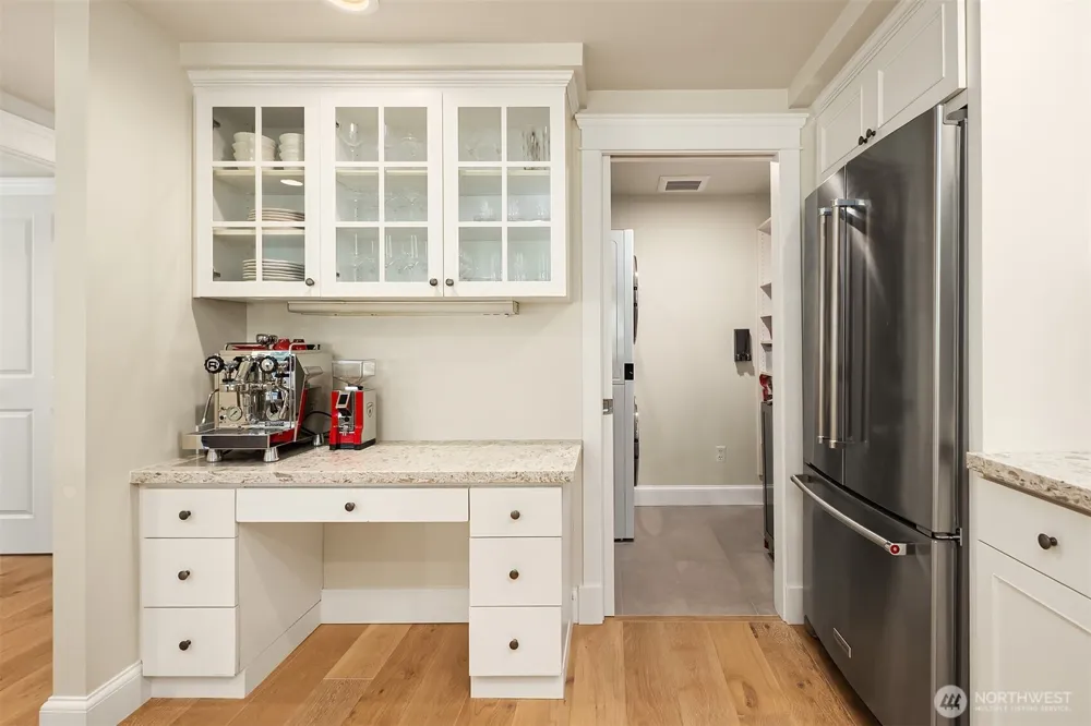 2334 Thorndyke Avenue W #301 Seattle, WA 98199