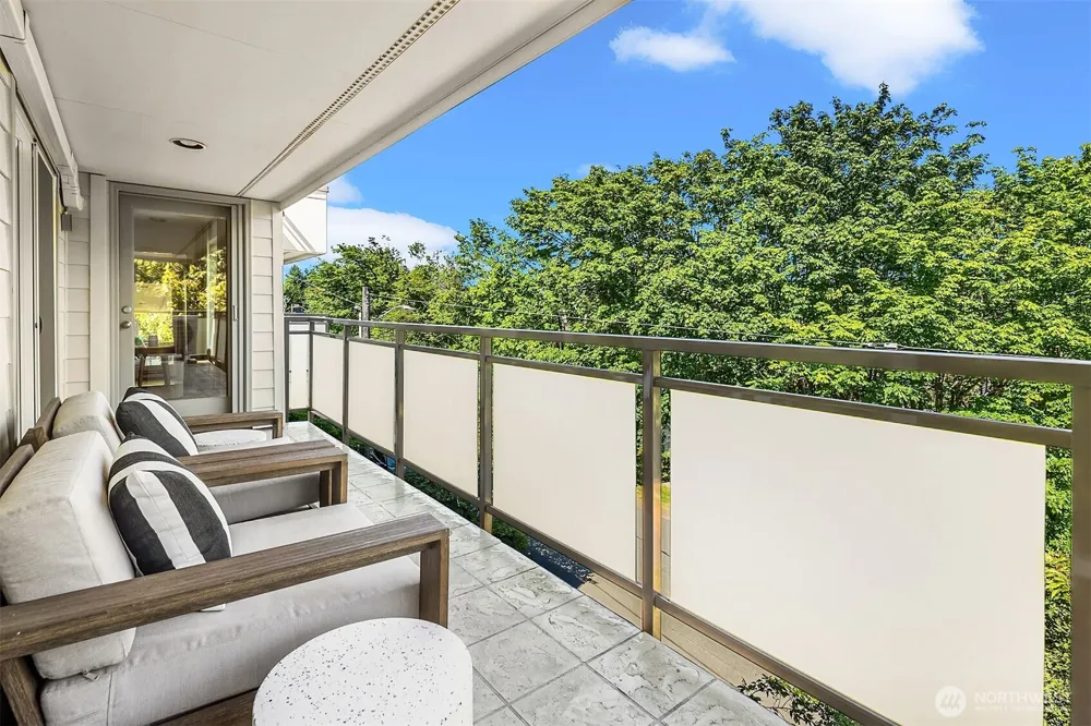 2334 Thorndyke Avenue W #301 Seattle, WA 98199