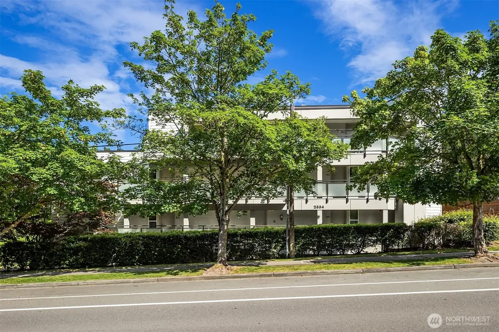 2334 Thorndyke Avenue W #301 Seattle, WA 98199