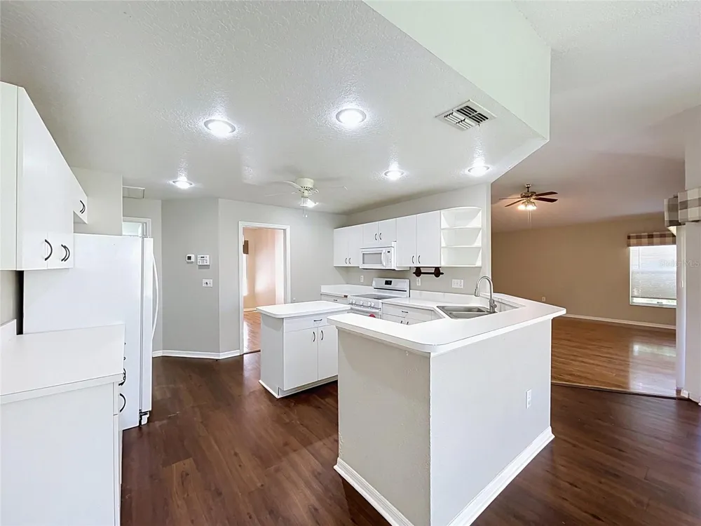 4012 THACKERY WAY Plant City, FL 33566