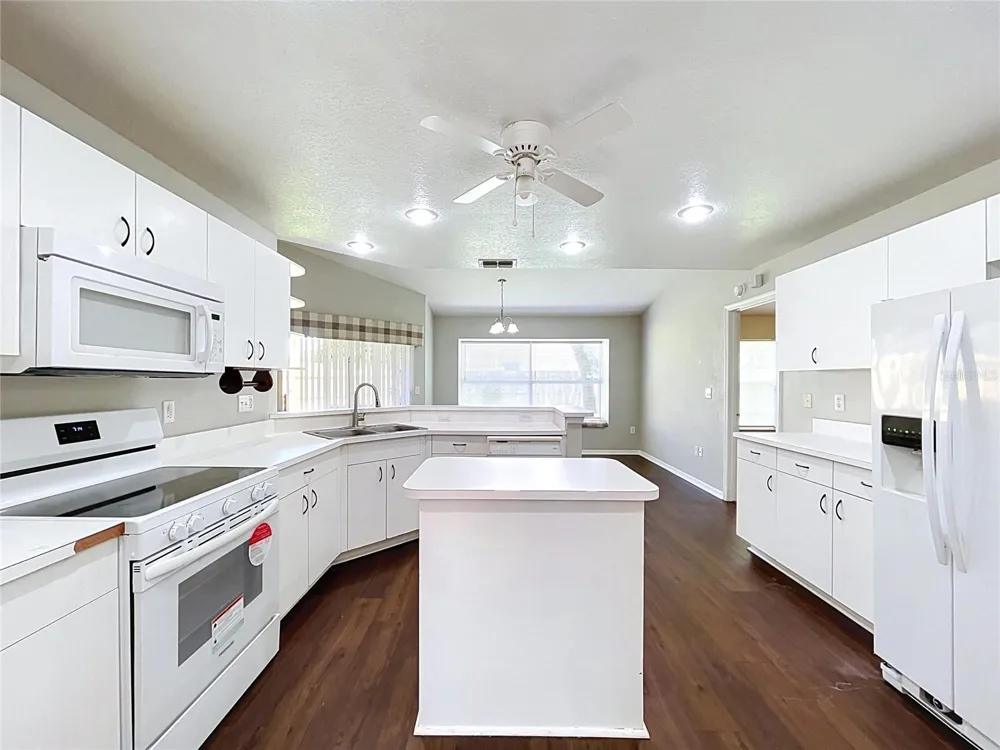 4012 THACKERY WAY Plant City, FL 33566