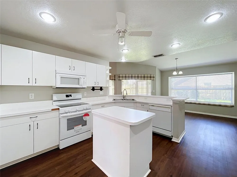 4012 THACKERY WAY Plant City, FL 33566