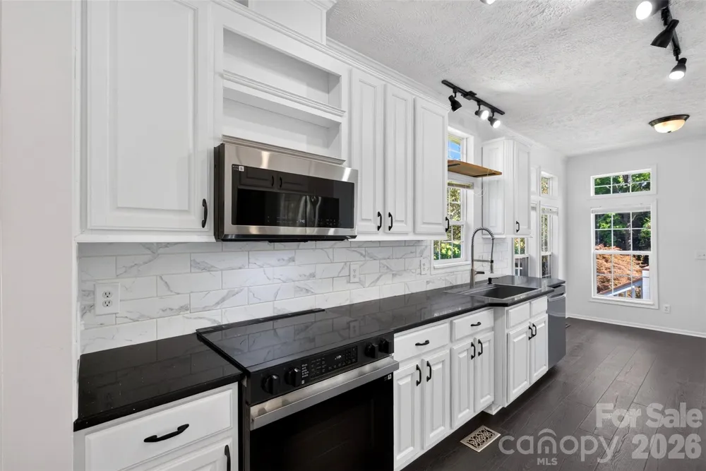6 Enochs Way Fletcher, NC 28732