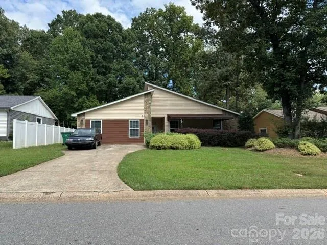 7626 Eastbourne Road Charlotte, NC 28227