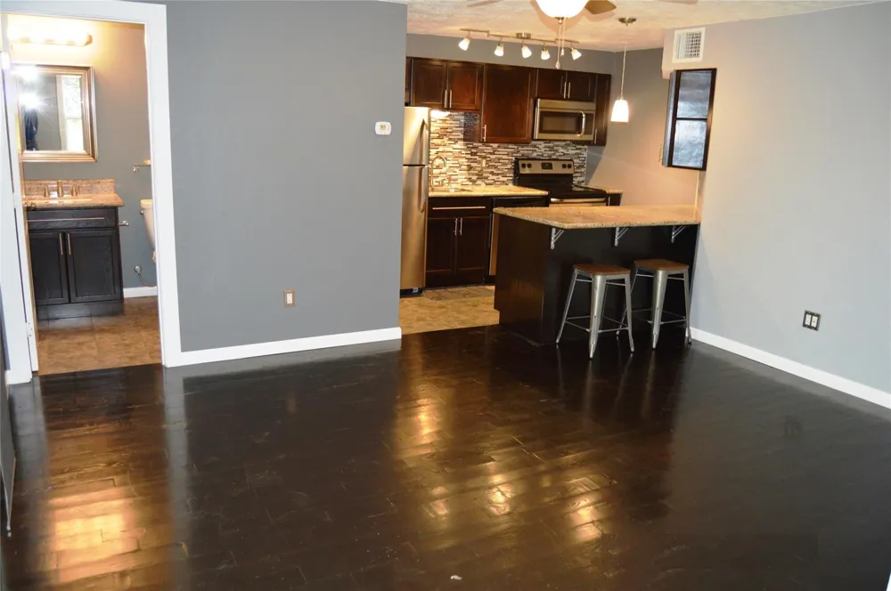 103 Elizabeth Street Cleveland, TX 77327