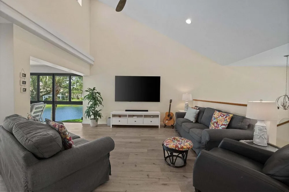 16695 TRADERS Crossing #218 Jupiter, FL 33477