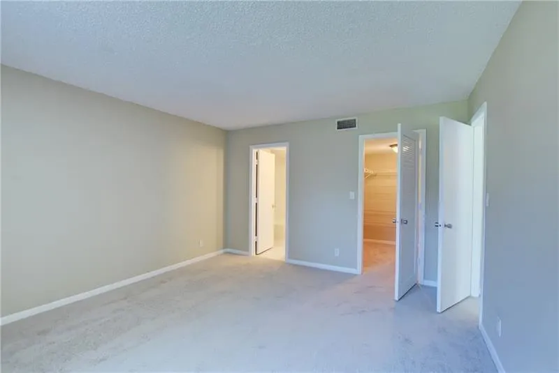 8735 RAMBLEWOOD DRIVE #212 Coral Springs, FL 33071
